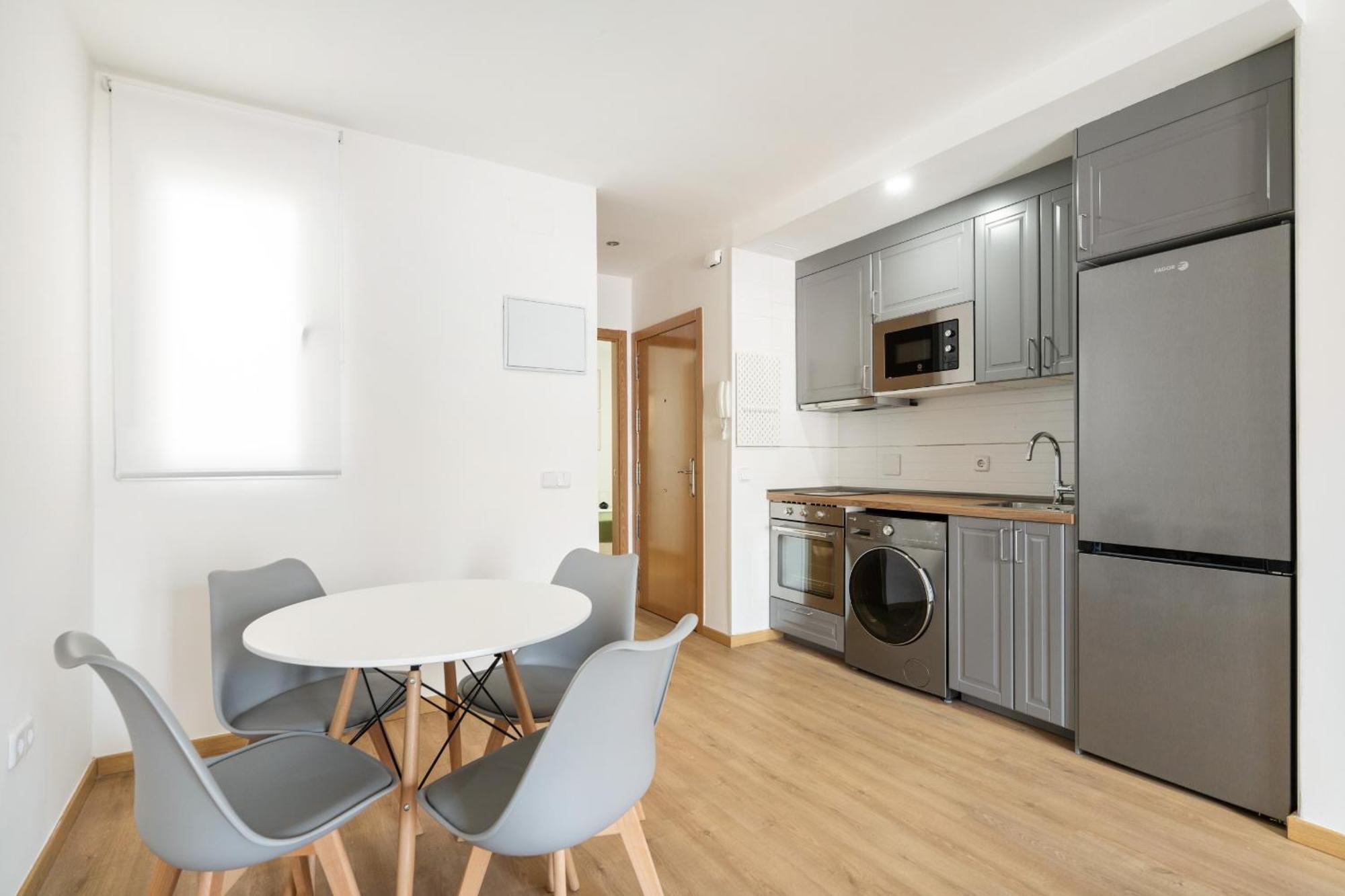 Apartamento En La Avenida De La Albufera Alquiler Temporal Madrid Esterno foto