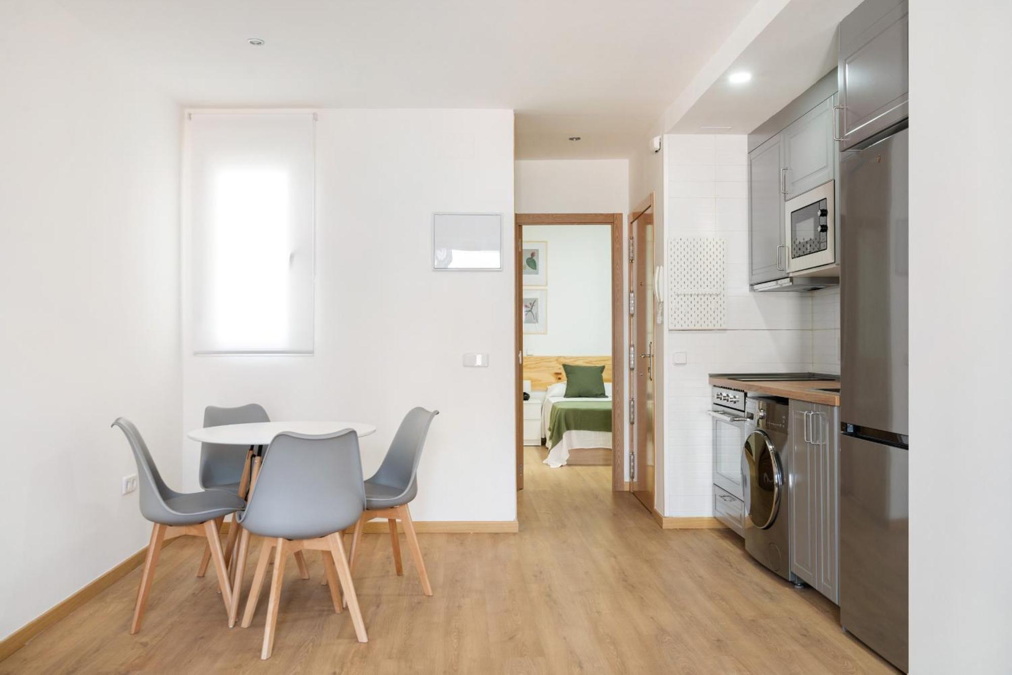 Apartamento En La Avenida De La Albufera Alquiler Temporal Madrid Esterno foto